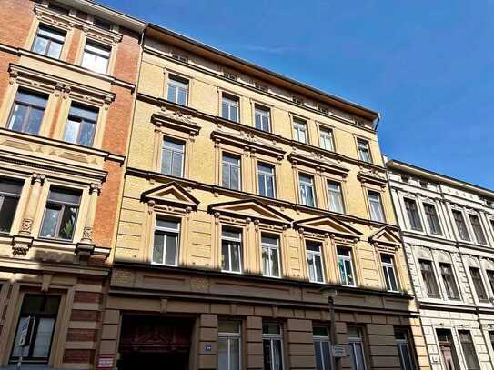 **Altbau-Charme trifft City-Nähe – 3-Zimmer-Wohnung mit Balkon**
