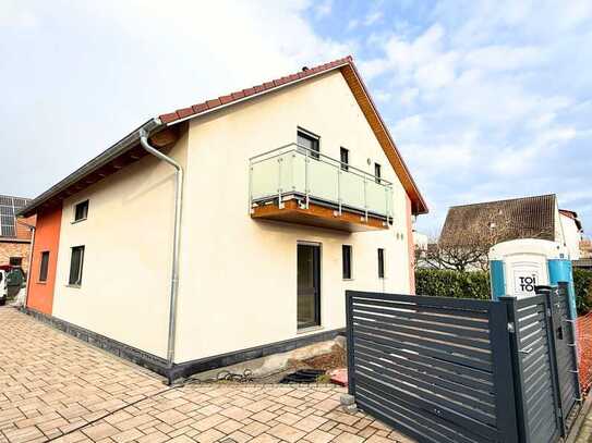 Moderner Dachgeschosstraum - Lichtdurchflutete 3-Zimmer-Wohnung mit hochwertiger Einbauküche; Balkon