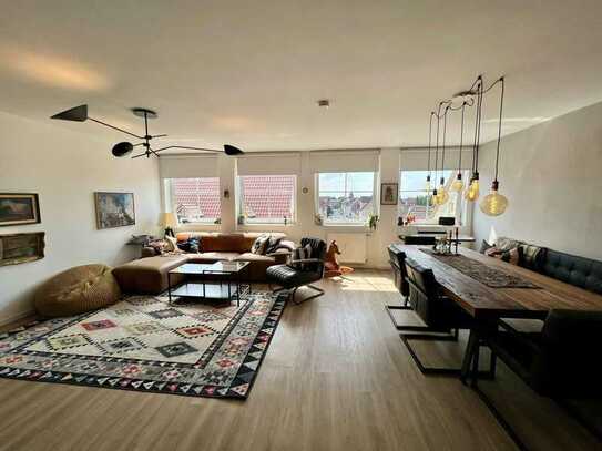 * Moderne, individuelle Wohnung / 4 Zimmer, Küche, Bad, Balkon / 145,55 m² / von Privat *