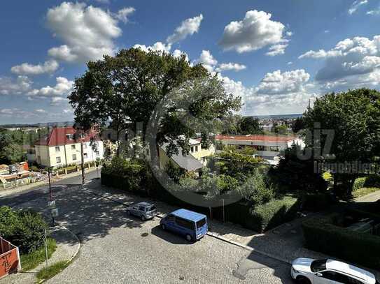 *BEZUGSFREIE 4-Raum-Altbau-Wohnung mit Wohnküche und sensationellem Fernblick! FRISCH renoviert!*