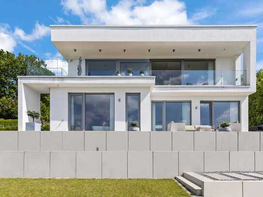 Hochmoderne Bauhausvilla in traumhafter Blicklage nahe Königstein im Taunus