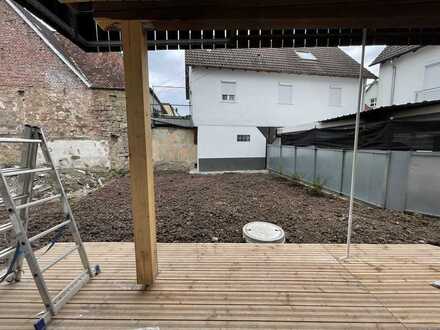 Helle 3 Zi.-EG-Wohnung mit Einbauküche, Garten und- Garage