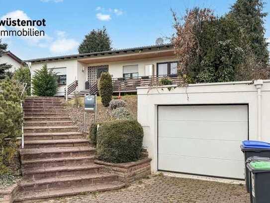 Freistehender Bungalow in Naßweiler – 121 m² Wohnfläche, großer Garten & Garage!