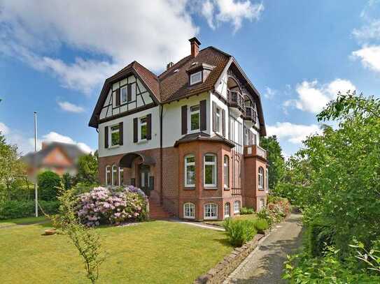 Wohnen und Anlegen unter einem Dach! Repräsentative Villa aus der Jahrhundertwende mit vier WE