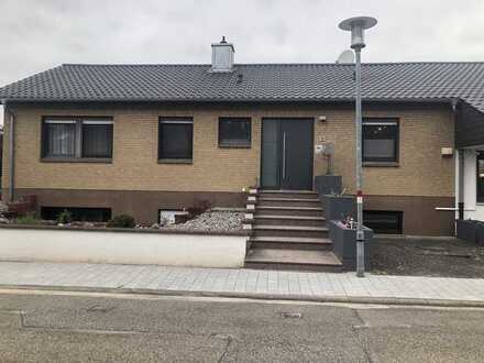 Gepflegte und provisionsfreie Doppelhaushälfte in Ettlingen Bruchhausen
