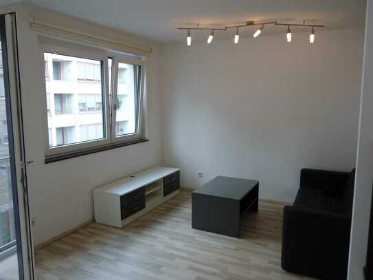 Neuwertige, möblierte, 1-Raum-Wohnung mit gehobener Innenausstattung in Fürth 200 m zum Hbf, Bj 2013