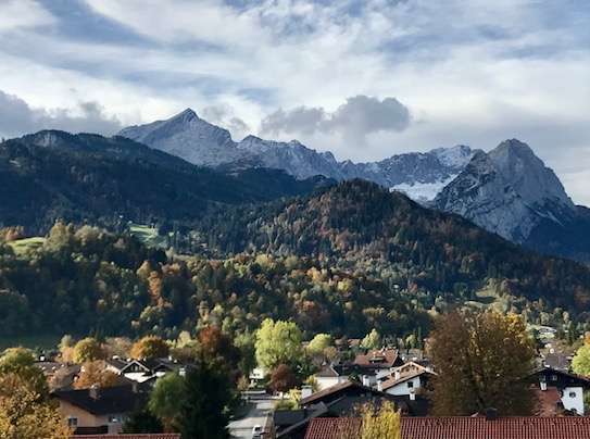 Traumhafter Bergblick. Elegant. perfekter Grundriss. Ruhig.