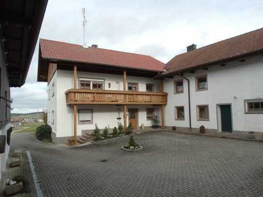 Bei Bad Griesbach - Traumhafter Vierseithof in Fast-Alleinlage mit 16.850 m² Grund für € 595.000,--