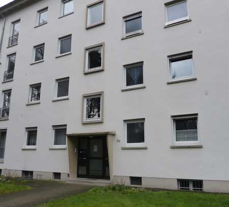 Attraktive 3-Zimmer-Wohnung in gepflegtem Mehrfamilienhaus mit Loggia und Gartennutzung