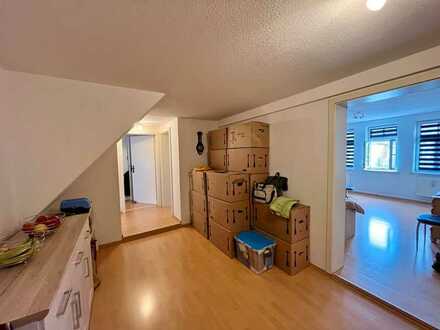 Großzügige, lichtdurchflutete 4-Raum Altbau-Wohnung im Stadtkern