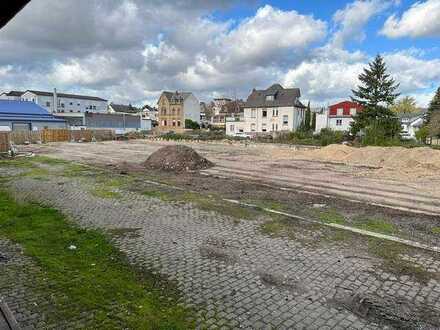 Freilager mit Halle und Garage