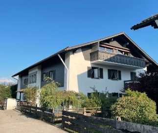 Exklusive, geräumige 2-Zimmer-DG-Wohnung mit Balkon in Murnau am Staffelsee