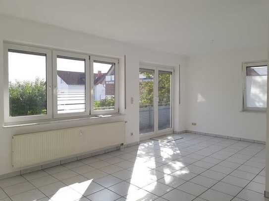 Helle 72qm 3-Zimmer Wohnung + mit Balkon + Außenstellplatz + neue Heizung + Leerstand ab SOFORT