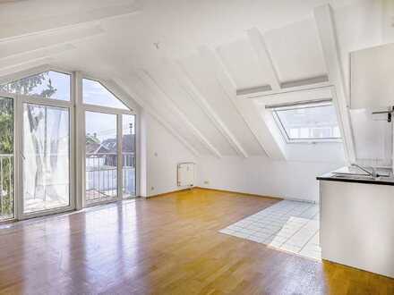 Geschmackvolle und geräumige Wohnung mit einem Balkon in Karlsruhe