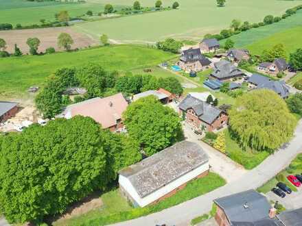 Resthof mit Lindenallee im Kreis Segeberg