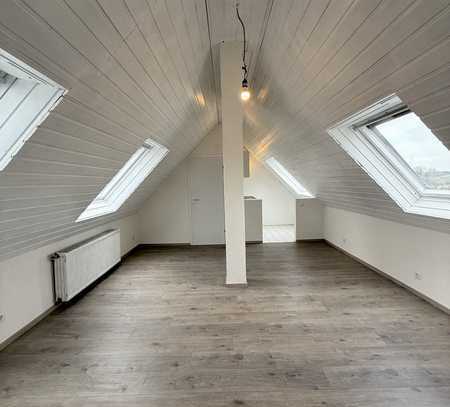Frisch renovierte 1-Zimmer-Dachgeschosswohnung mit Stellplatz