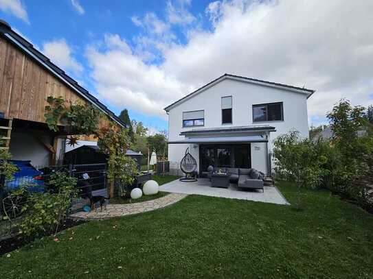 Modernes, geräumiges und neuwertiges Haus mit fünf Zimmern in Augsburg