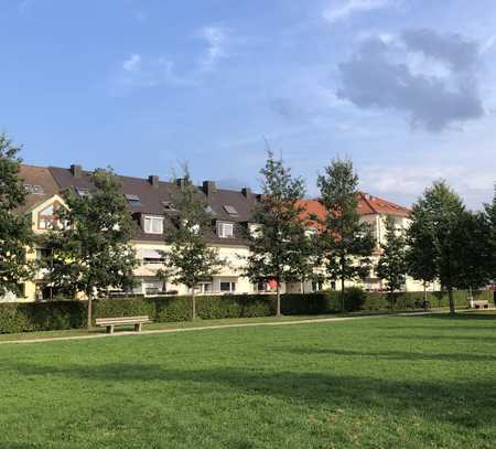 Lichtdurchflutete 1-Zimmer-Wohnung mit Balkon und Einbauküche in München Sendling-Westpark