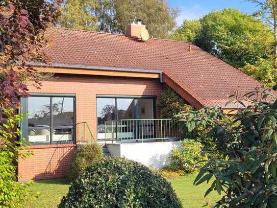 Einfamilienhaus mit großem Garten in Ortsrandlage