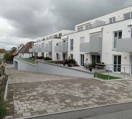 Helle moderne 3,5-Zimmer Erdgeschosswohnung mit EBK, Terrasse und TG-Stellplatz in Ertingen