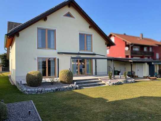 Einzigartiges Einfamilienhaus mit Einliegerwohnung und Doppelgarage in Teublitz/Weiherdorf