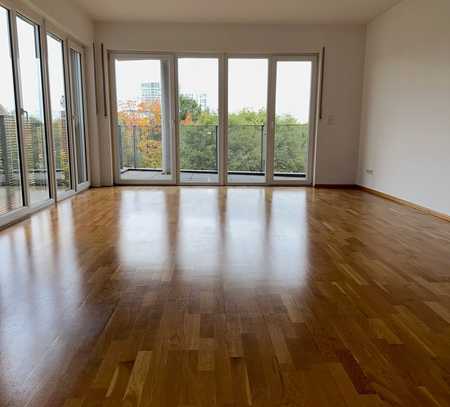 Helle, moderne 3 Zi.- Whg mit Fußbodenheizung, Gäste WC und Balkon in attraktiver Rebstocklage