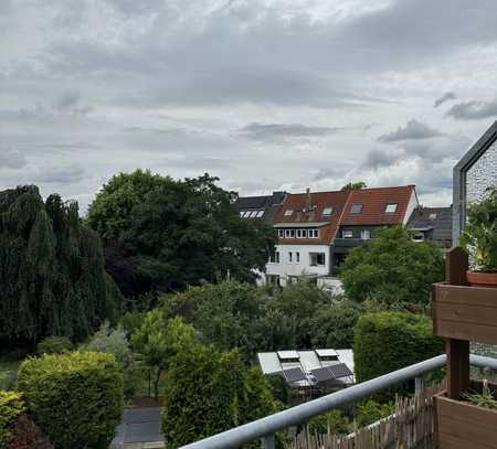 Gemütliche 2-Zimmer Dachgeschosswohnung mit Balkon in Volmerswerth