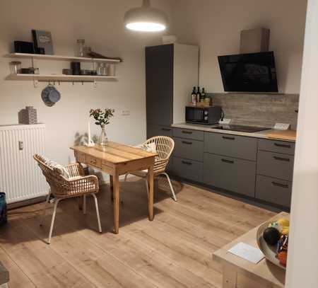 2-Zimmer-Altbauwohnung mit Balkon & Einbauküche