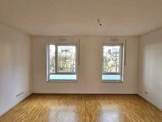 Tolle 2 Zimmer - Wohnung mit Balkon, Parkett, hochwertiges Badezimmer und Gäste - WC