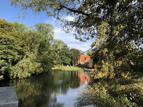 Premium-Lage direkt am Bergedorfer Schlossgarten: Villenbauplatz für zwei EFHs