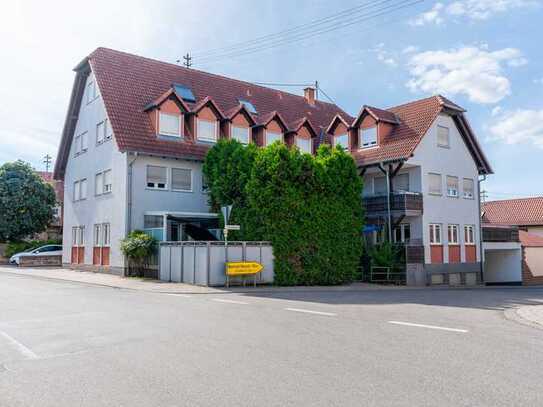 Moderne und geräumige 3,5 Zimmer-Wohnung im Erdgeschoss und Souterrain in bester Lage