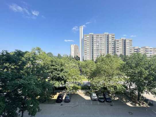 Top Lage 3-4 Zimmer-Wohnung mit Loggia in zentraler Lage von Darmstadt / Kranichstein