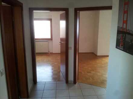 Gepflegte 2-Zimmer-Dachgeschosswohnung mit Balkon und Einbauküche in Filderstadt