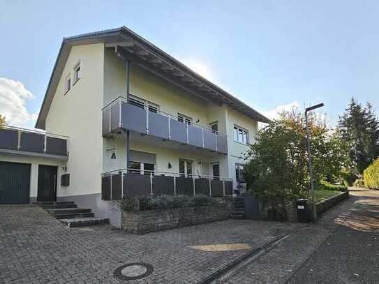 Freistehendes Dreifamilienhaus in ruhiger Höhenlage