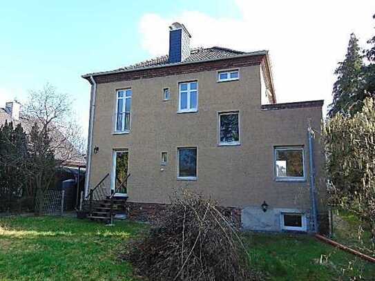 105 Freistehendes Zweifamilienhaus mit schönem Garten und Carport in Berlin