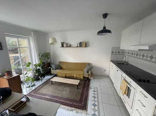Helle Zwei-Zimmer-Wohnung mit Garten