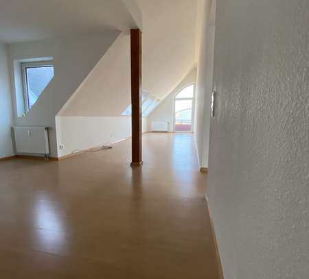 Helle und grosse 3-Zimmer-Wohnung mit Balkon in zentraler Lage in Langen