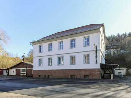 Kernsanierter, denkmalgeschützter Altbau aus 1852 auf ca. 246 m² Wohnfläche mitten im Spessart