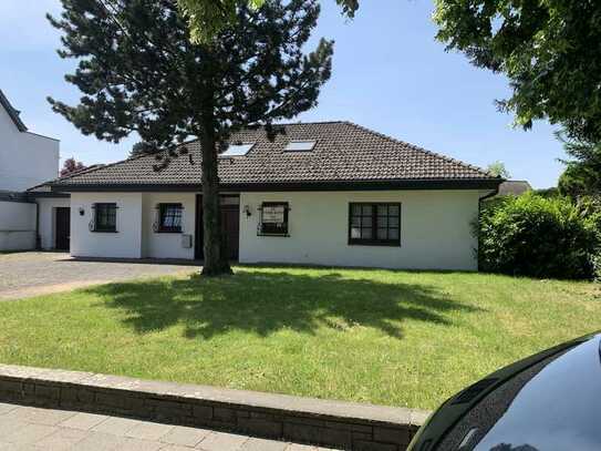 Grosses freistehendes Haus mit 8 Zimmer in Herrenshoff 236 m2 ,Grundstück 836 m2 top Lage