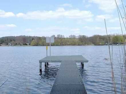 Traumhaftes Grundstück direkt am Wasser mit eigenem Steg