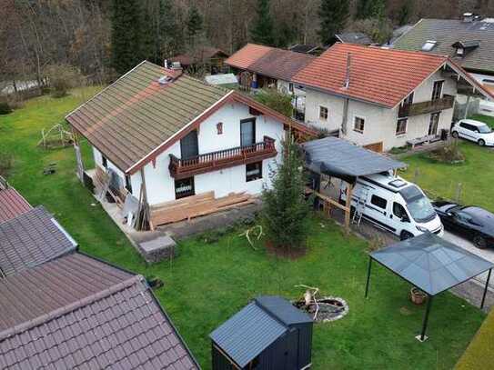 Bestlage Traunreut/St. Georgen: Einfamilienhaus mit gr. Grundstück und zusätzl. Baurecht für EFH