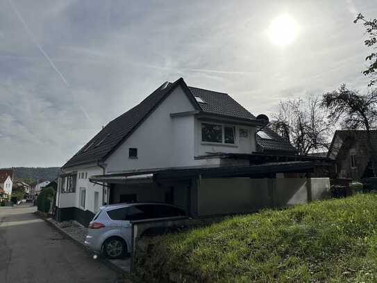 Modernisiertes Wohnhaus mit Einliegerwohnung und Carport