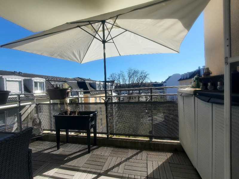 Süd-Balkon, grüne Innenhof-Idylle