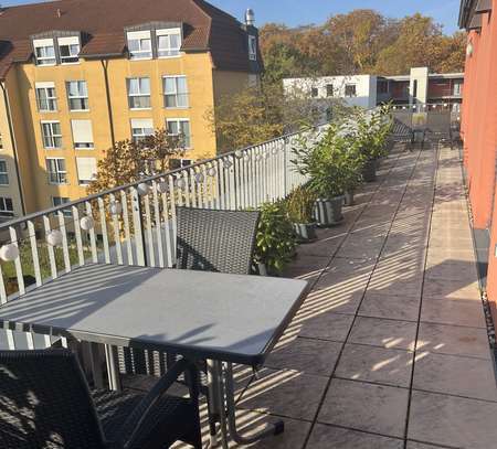 Großzügige 2-Zimmer-Wohnung mit traumhafter Dachterrasse und Einbauküche