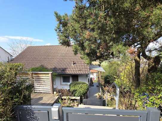 Kleines Häuschen mit Garten und traumhaftem Blick zum Wohlfühlen