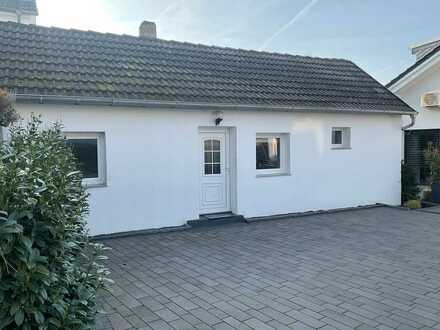 Geschmackvolle Wohnung mit zwei Räumen und EBK in Griesheim