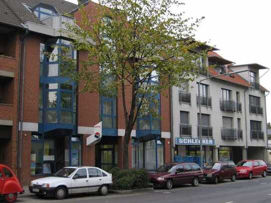 Helle 2 1/2-Zi.-Wohnung, Düsseldorf-Heerdt, Süd-Balkon