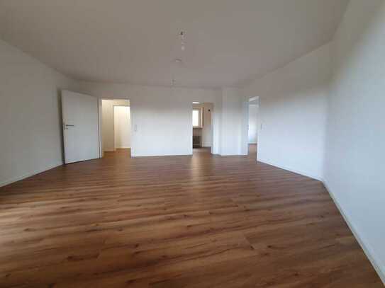 Helle und neu renovierte 3 Zimmer Wohnung mit Balkon und Tiefgarage in Bamberg Ost