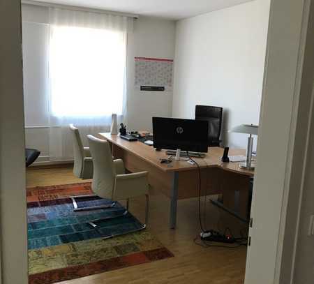 Helle, moderne Büro/Praxisräume in zentraler Lage freistehend am Turnplatz in Pforzheim