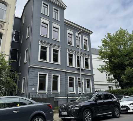 Erstbezug nach Sanierung: exklusive 4-Zimmer-Wohnung mit Einbauküche und Balkon in Hannover